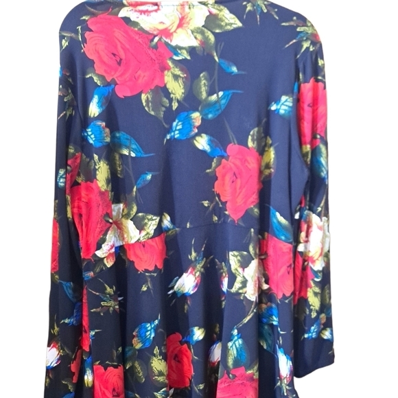VENUS BLACK FLORAL HI-LOW HEM L/S TOP SIZE 2x - Picture 3 of 3
